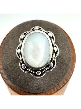 VTG Sterling Silver 925 Mother of Pearl Bezel Set Beaded Border Ring Size 6